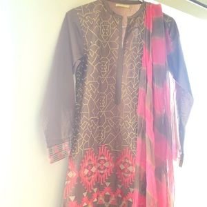 Pakistani indian kurta and duppatta